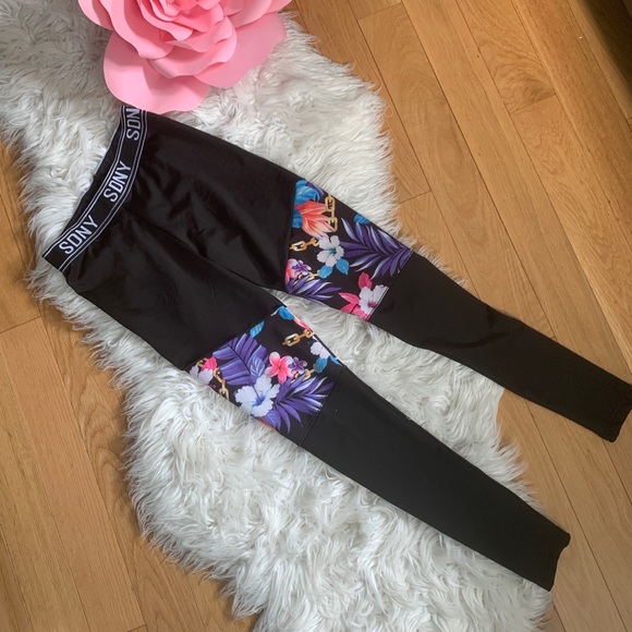 Workout pants - Picture 1 of 3